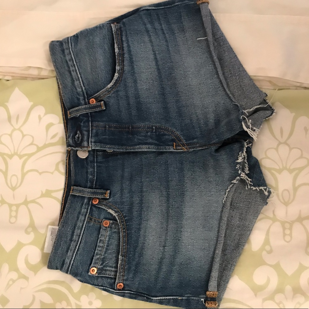 Levis denim shorts size 26